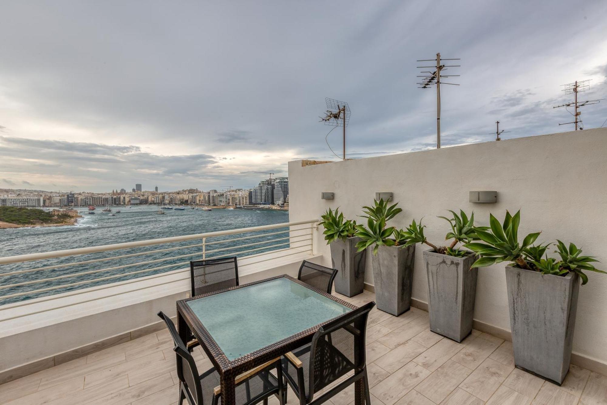 49/3 Seafront Duplex Penthouse In La Valeta Exterior foto